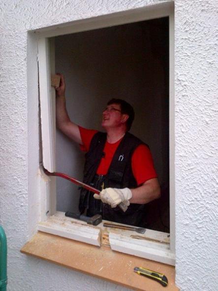 Ausbruch alter Fensterrahmen